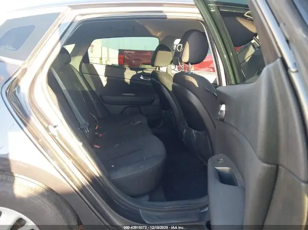 5XXGT4L38HG158423 2017 KIA OPTIMA - Image 8