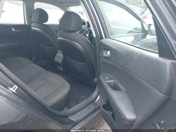 5XXGT4L38HG169163 2017 KIA OPTIMA - Image 8