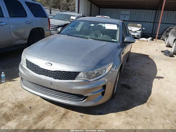 5XXGT4L38JG183151 2018 KIA OPTIMA - Image 2