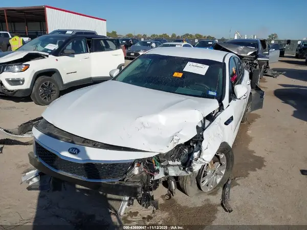 5XXGT4L38JG183263 2018 KIA OPTIMA - Image 2