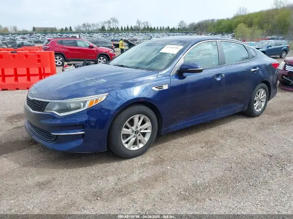 5XXGT4L38JG184333 2018 KIA OPTIMA - Image 2
