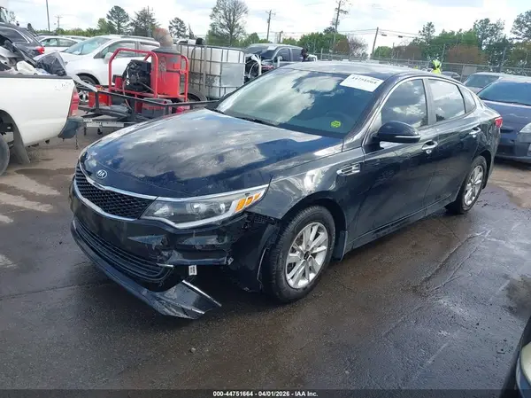 5XXGT4L38JG184784 2018 KIA OPTIMA - Image 2