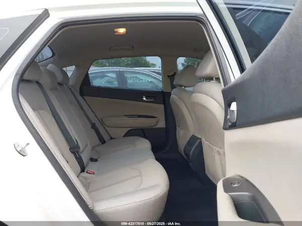 5XXGT4L38JG184817 2018 KIA OPTIMA - Image 8