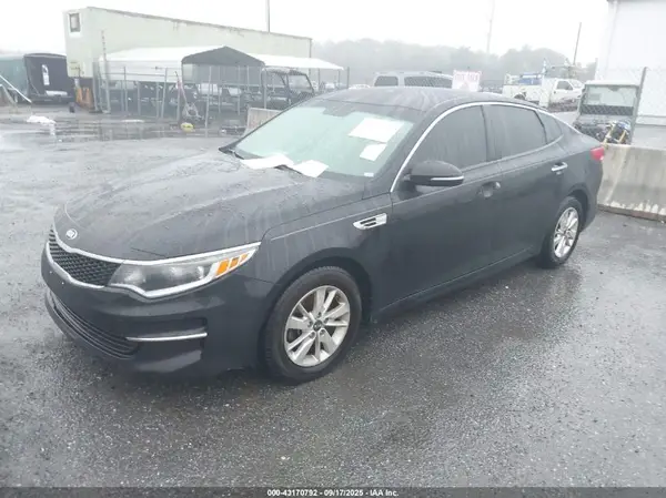 5XXGT4L38JG185126 2018 KIA OPTIMA - Image 2