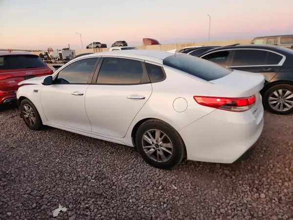 5XXGT4L38JG192108 2018 KIA OPTIMA - Image 2