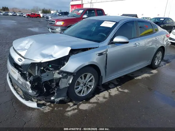 5XXGT4L38JG192562 2018 KIA OPTIMA - Image 2