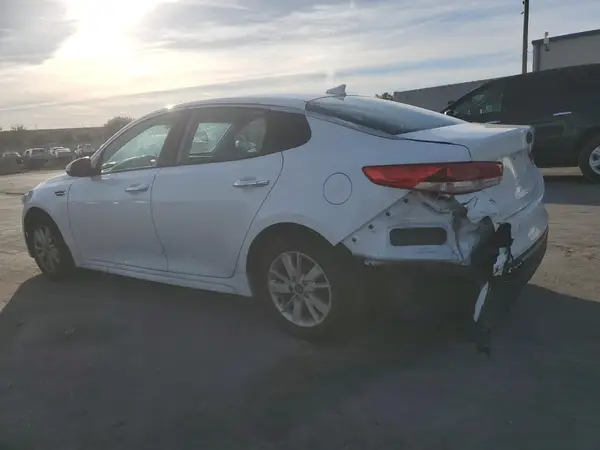5XXGT4L38JG195381 2018 KIA OPTIMA - Image 2