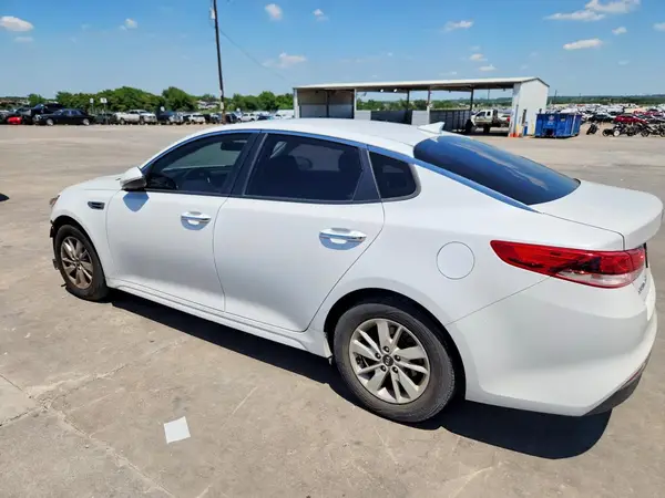 5XXGT4L38JG197969 2018 KIA OPTIMA - Image 2