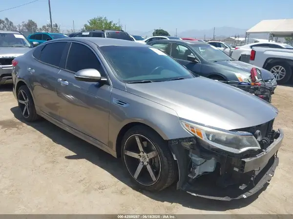 5XXGT4L38JG199768 2018 KIA OPTIMA - Image 1