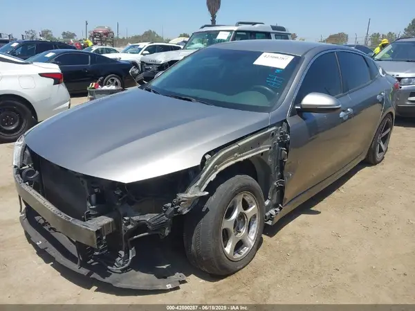 5XXGT4L38JG199768 2018 KIA OPTIMA - Image 2