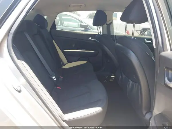 5XXGT4L38JG199768 2018 KIA OPTIMA - Image 8