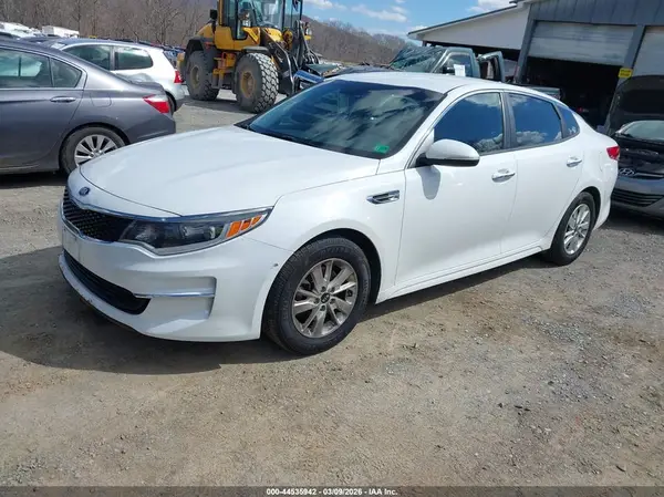 5XXGT4L38JG200501 2018 KIA OPTIMA - Image 2