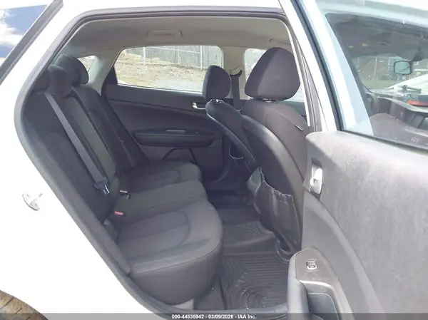 5XXGT4L38JG200501 2018 KIA OPTIMA - Image 8