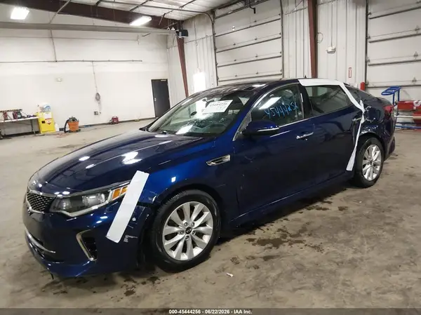 5XXGT4L38JG200921 2018 KIA OPTIMA - Image 2