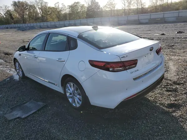 5XXGT4L38JG203575 2018 KIA OPTIMA - Image 2