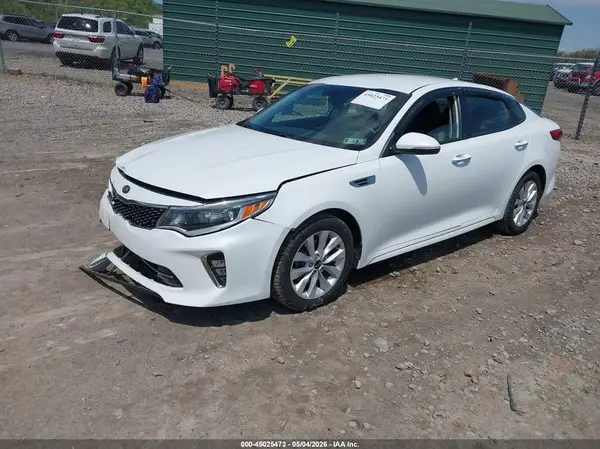 5XXGT4L38JG203611 2018 KIA OPTIMA - Image 2