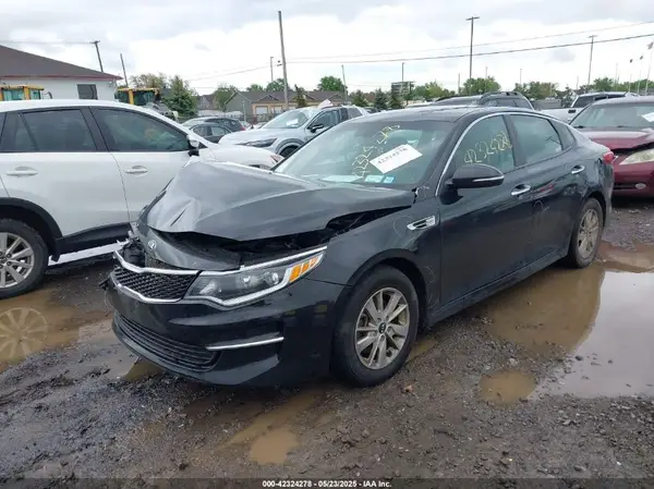 5XXGT4L38JG208355 2018 KIA OPTIMA - Image 2