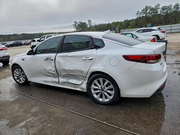 5XXGT4L38JG208775 2018 KIA OPTIMA - Image 2