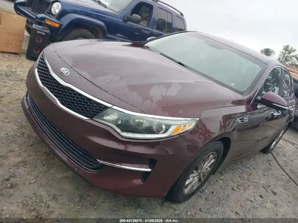 5XXGT4L38JG209425 2018 KIA OPTIMA - Image 2