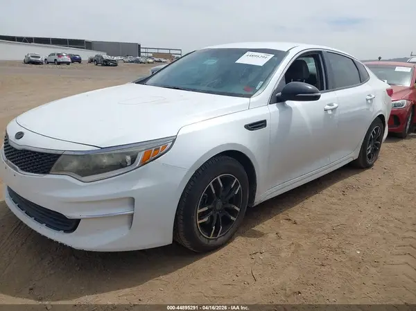 5XXGT4L38JG209635 2018 KIA OPTIMA - Image 2