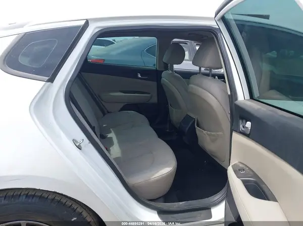 5XXGT4L38JG209635 2018 KIA OPTIMA - Image 8