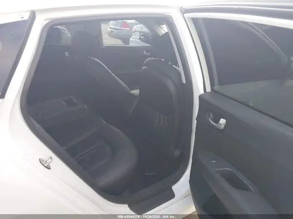 5XXGT4L38JG209778 2018 KIA OPTIMA - Image 8