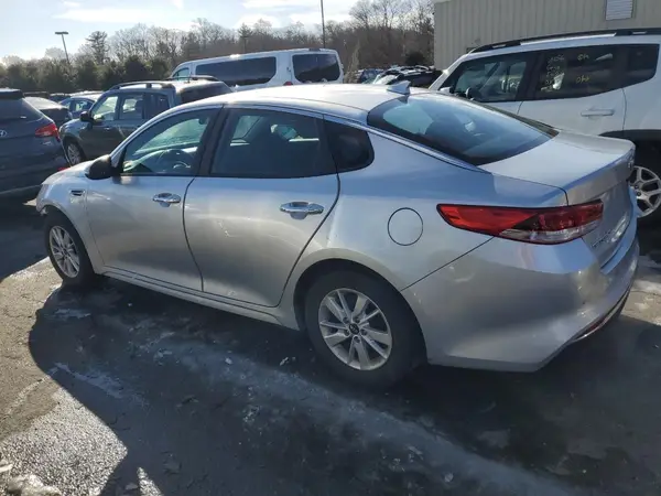 5XXGT4L38JG210574 2018 KIA OPTIMA - Image 2