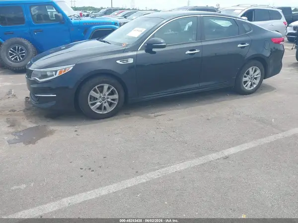 5XXGT4L38JG212373 2018 KIA OPTIMA - Image 2