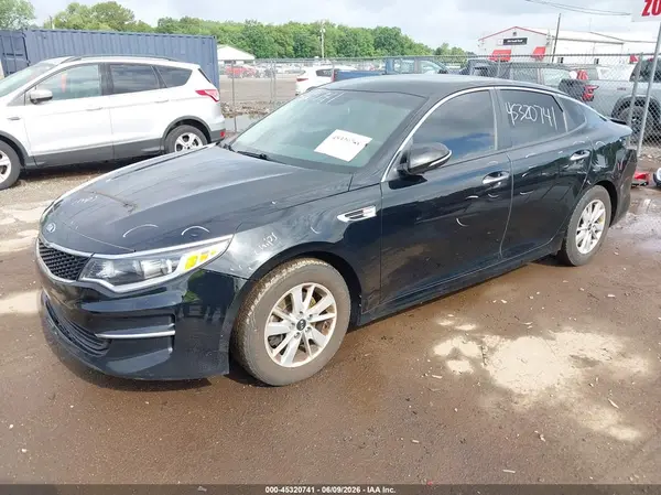 5XXGT4L38JG212633 2018 KIA OPTIMA - Image 2