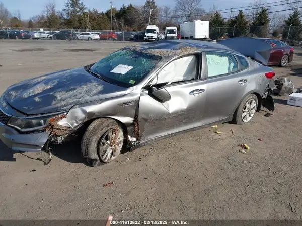 5XXGT4L38JG214219 2018 KIA OPTIMA - Image 2
