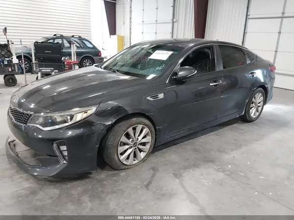 5XXGT4L38JG214513 2018 KIA OPTIMA - Image 2