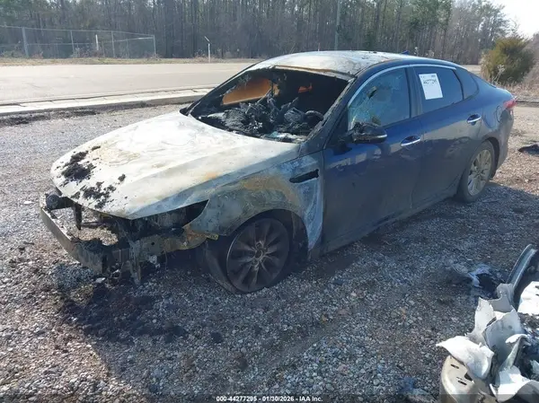 5XXGT4L38JG214611 2018 KIA OPTIMA - Image 2