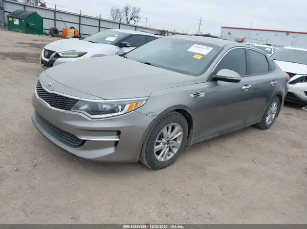 5XXGT4L38JG216469 2018 KIA OPTIMA - Image 2