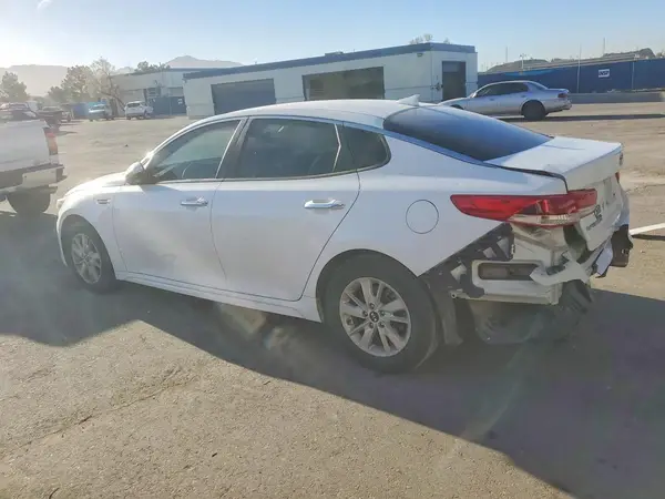5XXGT4L38JG228539 2018 KIA OPTIMA - Image 2