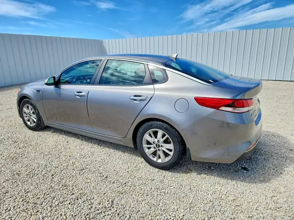 5XXGT4L38JG229142 2018 KIA OPTIMA - Image 2