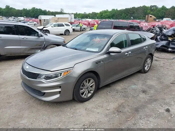 5XXGT4L38JG232655 2018 KIA OPTIMA - Image 2