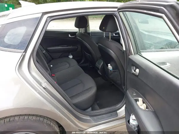 5XXGT4L38JG232655 2018 KIA OPTIMA - Image 8
