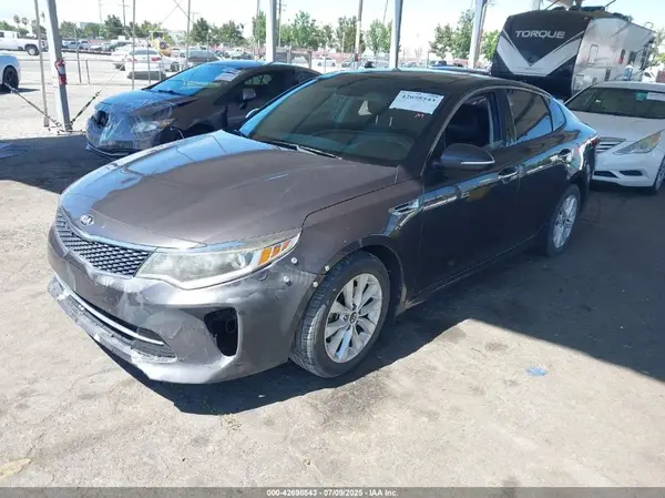 5XXGT4L38JG234454 2018 KIA OPTIMA - Image 2