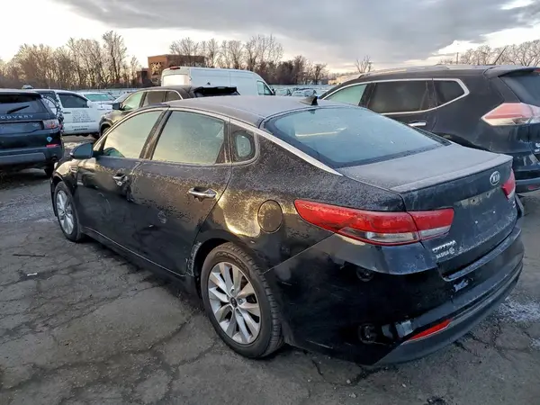 5XXGT4L38JG234566 2018 KIA OPTIMA - Image 2