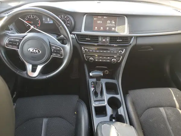 5XXGT4L38JG234860 2018 KIA OPTIMA - Image 8