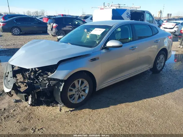 5XXGT4L38JG234972 2018 KIA OPTIMA - Image 2