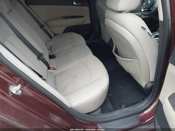 5XXGT4L38JG235555 2018 KIA OPTIMA - Image 8