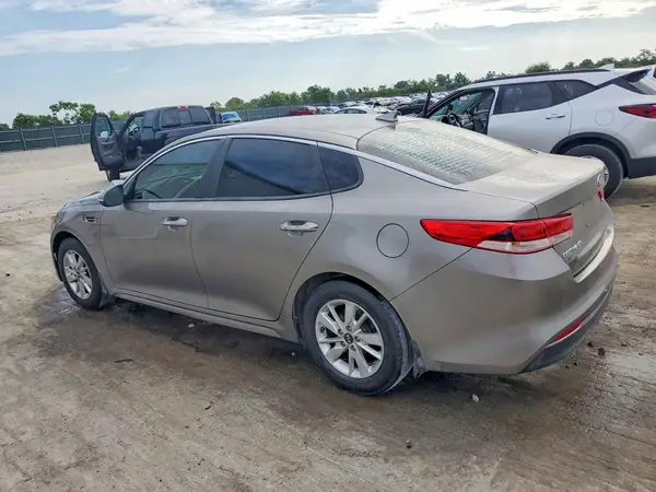 5XXGT4L38JG235698 2018 KIA OPTIMA - Image 2