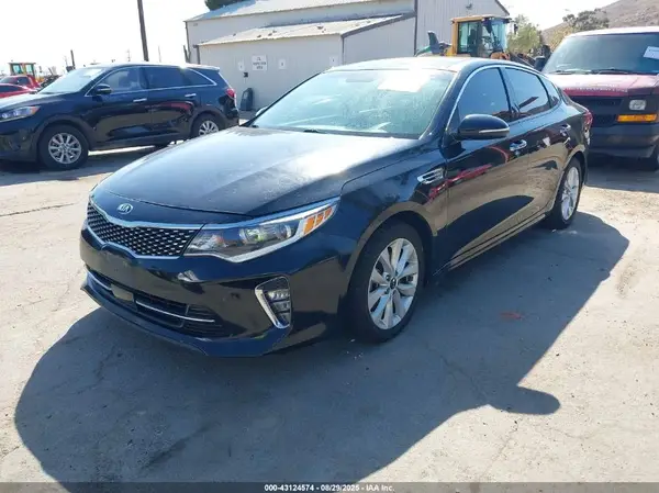 5XXGT4L38JG238052 2018 KIA OPTIMA - Image 2