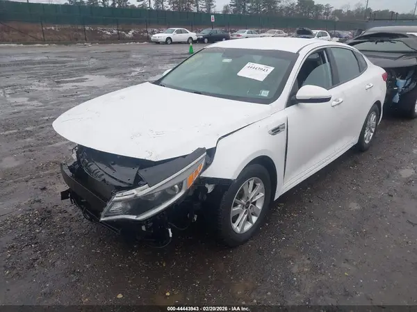 5XXGT4L38JG239685 2018 KIA OPTIMA - Image 2