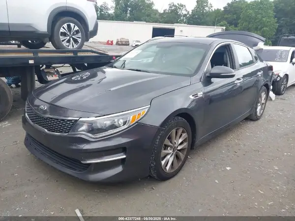 5XXGT4L38JG240383 2018 KIA OPTIMA - Image 2