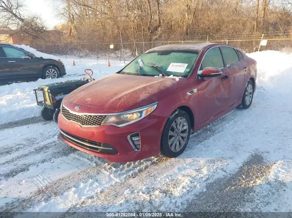 5XXGT4L38JG241050 2018 KIA OPTIMA - Image 2