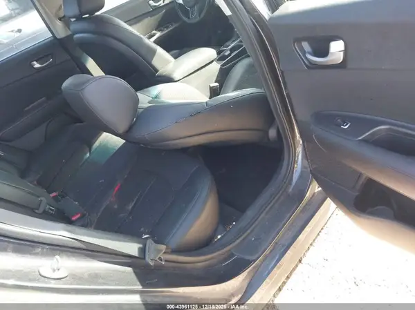5XXGT4L38JG241923 2018 KIA OPTIMA - Image 8