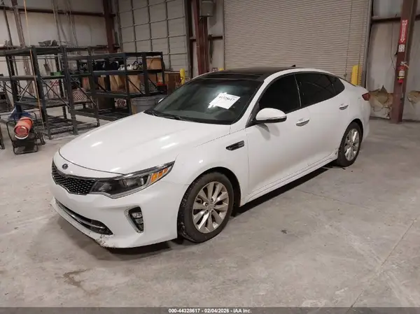 5XXGT4L38JG242179 2018 KIA OPTIMA - Image 2