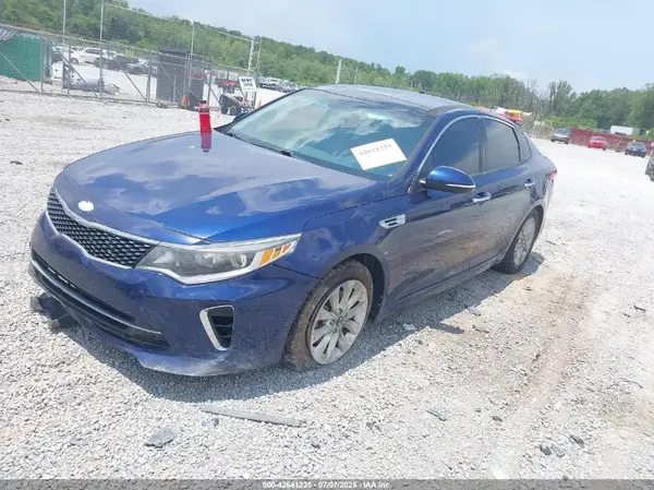 5XXGT4L38JG242425 2018 KIA OPTIMA - Image 2